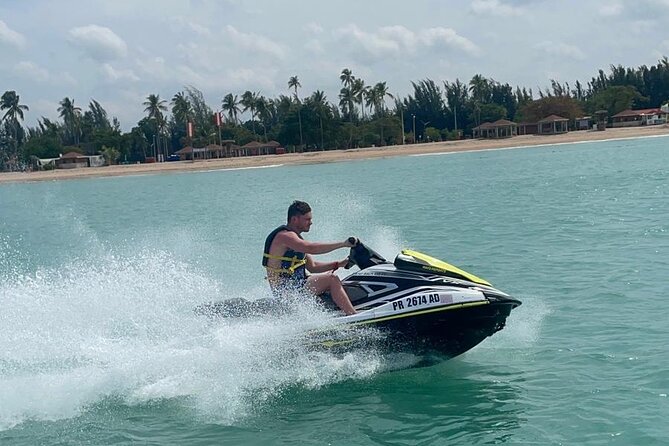 30 Minute Jet Ski Ride along Isla Verde Beach - Photos and Video: Getting Your Memory Delivered