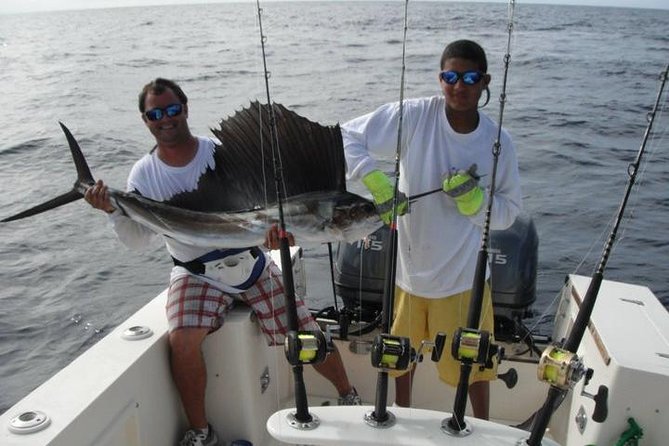 Deep Sea Fishing Private Boat Charter in San Juan - A 48-foot Hatteras charter, small group, real offshore time