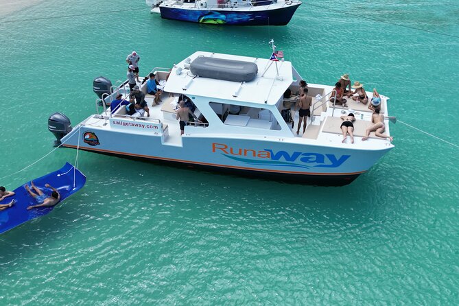 Icacos Double Dip Power Catamaran Snorkel & Beach Tour - The Catamaran Ride: How the Group Size Changes the Day