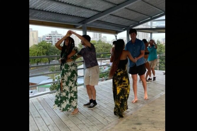 Learn Salsa in San Juan - Vivid beginner lesson - How the Instructor Helps Beginners Get Unstuck