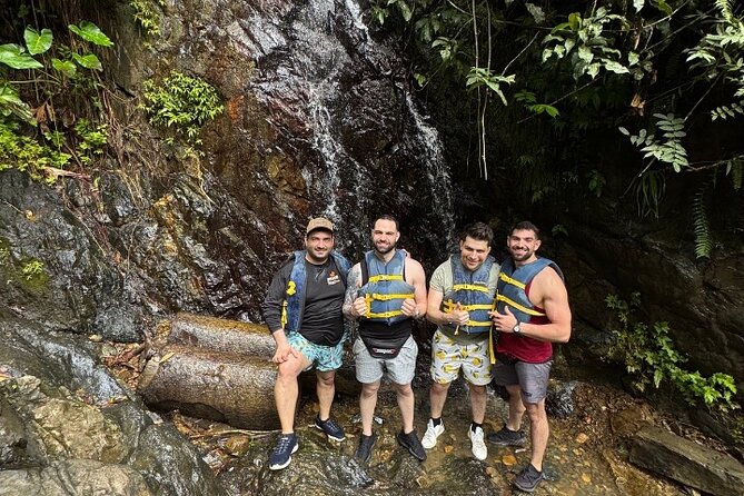 "Off the beaten path" Rain Forest Guided hike with Transportation - The 6-hour flow from 9:30 am: how the day usually unfolds