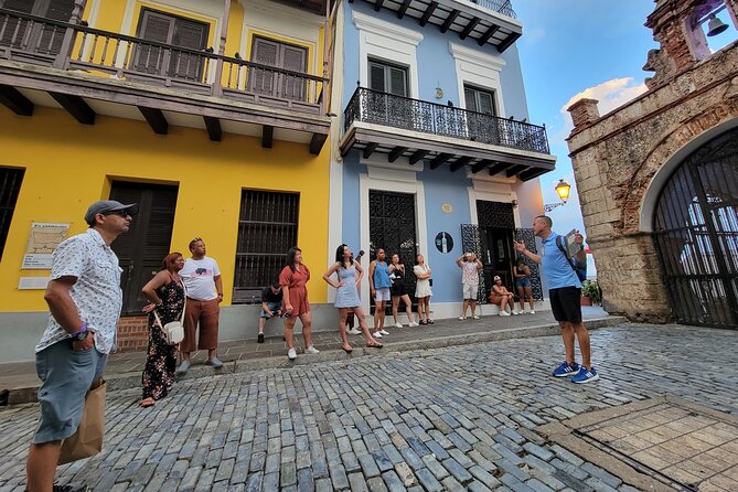 Old San Juan and El Morro Castle Walking Tour - Getting started right: La Casita de Rones to Plaza Darsenas