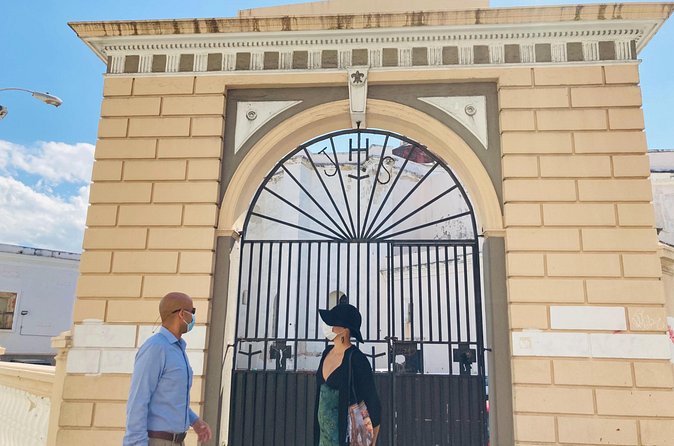 Old San Juan Immersive Walk: History and Culture - Calle San Sebastián: learning the city’s “how power moves”
