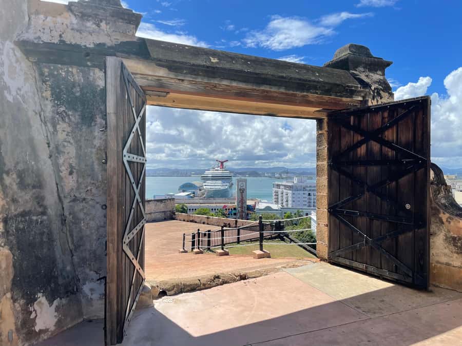 Old San Juan: San Cristobal Castle and Old Town Walking Tour - Old San Juan landmarks after the fort: Governor’s Mansion, Cathedral, City Hall