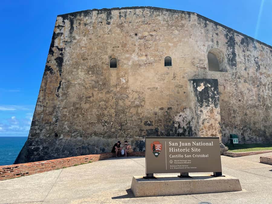 Old San Juan: San Cristobal Castle and Old Town Walking Tour - Plaza Colón meeting point and how the tour starts