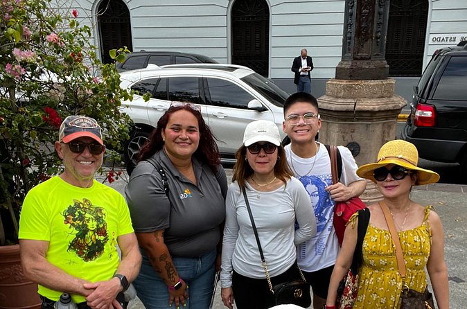 Old San Juan Walking Tour with a Historian - La Casa Estrecha: a quick photo stop with real payoff