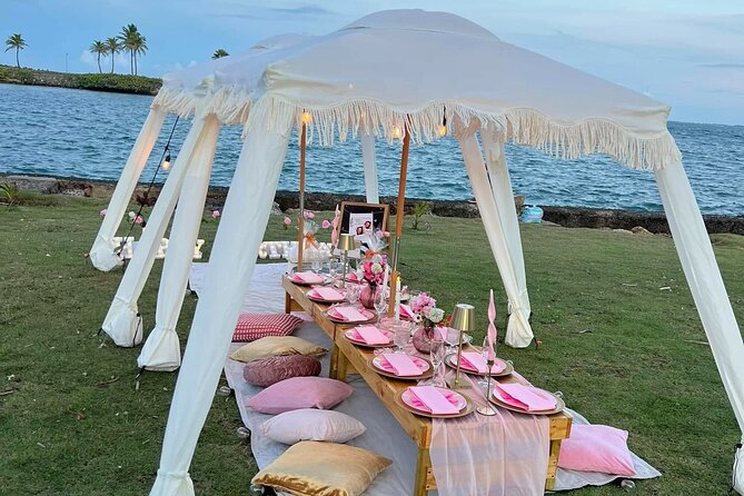 Picnic in San Juan Puerto Rico - Where You Meet: Parque de la Laguna del Condado on Ashford Ave