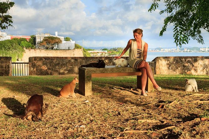 Private Old San Juan Walking Tour - Plaza de Recreo Las Piedras: bronze statues and a siege legend