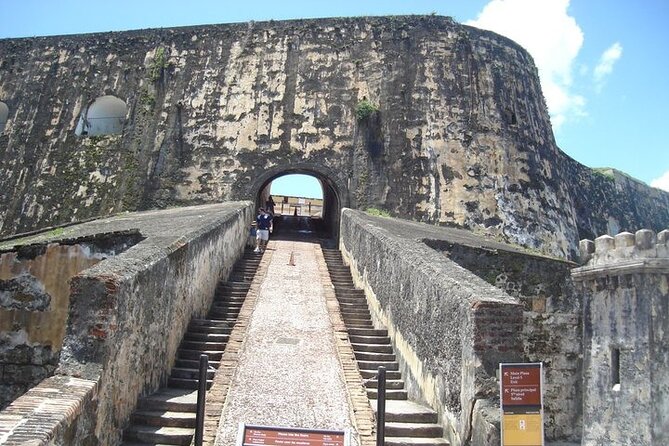 Private Walking Tour of Old San Juan, including forts - Plaza Colón Start: Getting Your Bearings Before You Hit the Cobbles