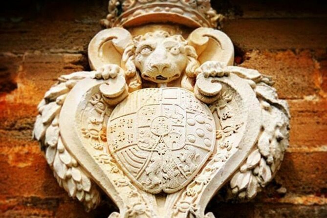 San Juan Haunted History Walking Tour - Stop 1, Plaza Colón: Columbus, the 500th Anniversary, and a Curse Question