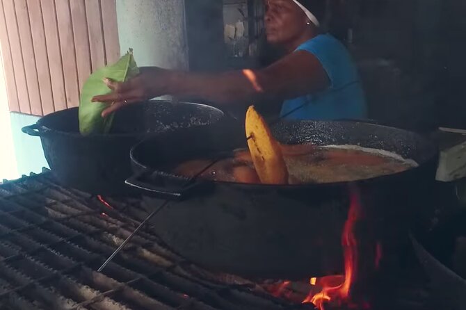 San Juan Highlights: Private Driving Tour - Piñones for a coastline break and Puerto Rican food culture