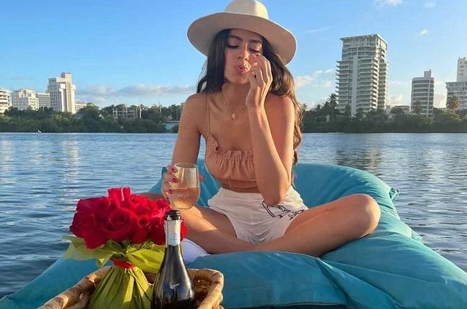 San Juan — Private Floating Picnic Experience in Condado Lagoon - The Prosecco and charcuterie setup, and how it really feels