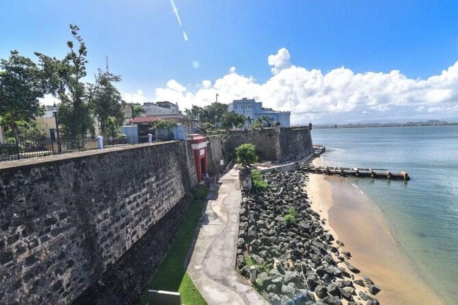 San Juan: Walking Tour with Expert Guide - Meeting Up at Banco Popular, Then Starting at a Fort