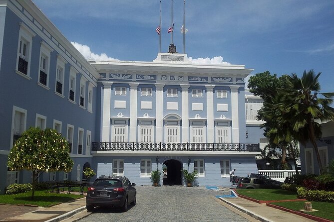 Talking Buildings of Old San Juan: A Self-Guided Audio Tour - How the VoiceMap self-guided system works on the ground