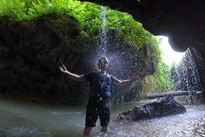 Tanama River Cave Tubing - Cave exploring and river tracking: how the day stays safe