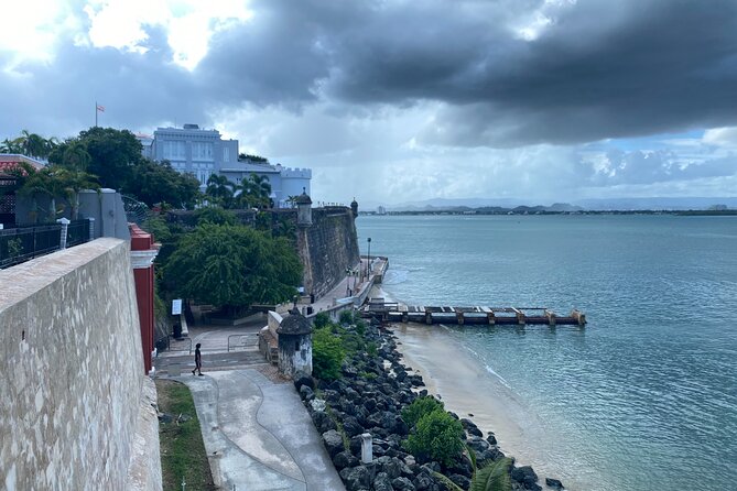 Walking Guided Tour of History and Myths of Old San Juan - La Rogativa: the bronze legend in the plaza