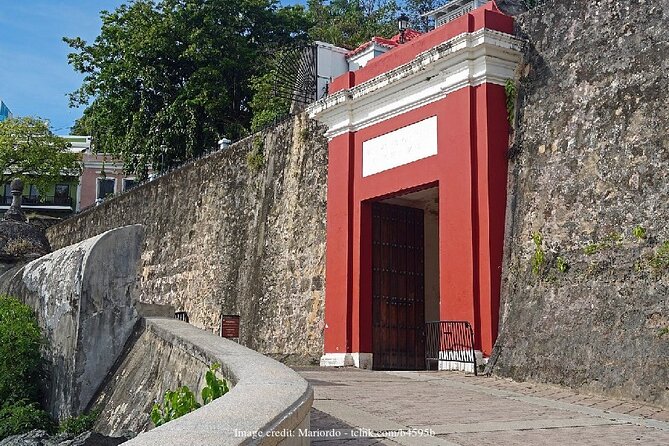 Welcome to San Juan's Old Town: Private Half-Day Walking Tour - Fortaleza area and a chance to shop for a Panama hat