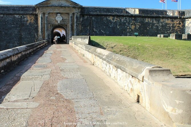 Welcome to San Juan's Old Town: Private Half-Day Walking Tour - Beginning at Jardín Paseo de Ballajá, a calm start with local life